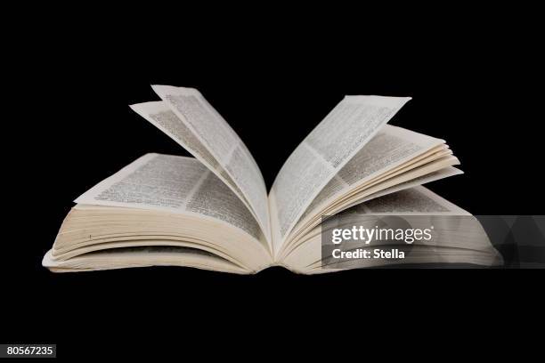 an open book - woordenboek stockfoto's en -beelden