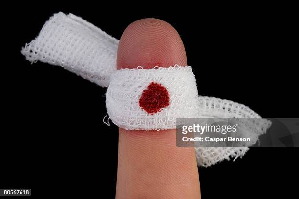 a bleeding finger wrapped in a bandage - cut on finger 個照片及圖片檔
