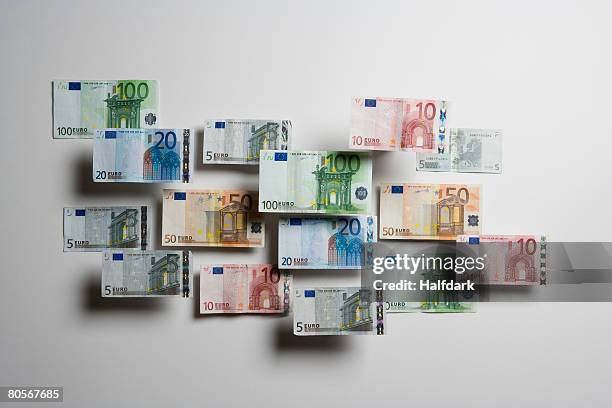 euro banknotes - vijftig euro stockfoto's en -beelden