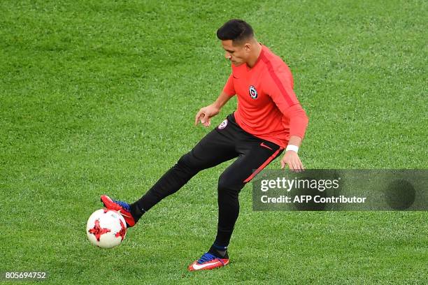 Chile's forward Alexis Sanchez warms up prior to the start of the 2017 Confederations Cup final football match between Chile and Germany at the Saint...