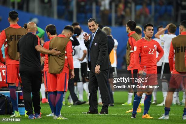 Chile's Spanish coach Juan Antonio Pizzi and his players react during the 2017 Confederations Cup final football match between Chile and Germany at...