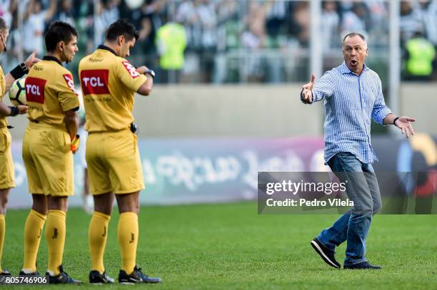 Mano Menezes coach of Cruzeiro during a match between Atletico MG and Cruzeiro as part of Brasileirao Series A 2017 at Independencia stadium on July...