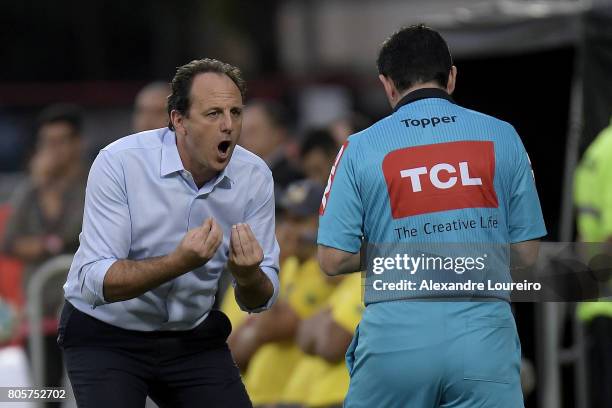 Rogerio Ceni, Head Coach of Sao Paulo yells with the referee during the match between Flamengo and Sao Paulo as part of Brasileirao Series A 2017 at...