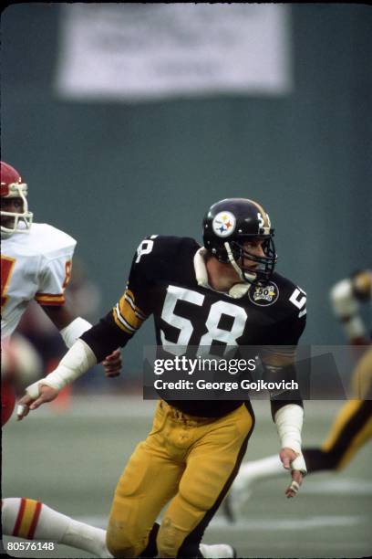 Linebacker Jack Lambert of the Pittsburgh Steelers pursues the play against the Kansas City Chiefs at Three Rivers Stadium on December 5, 1982 in...