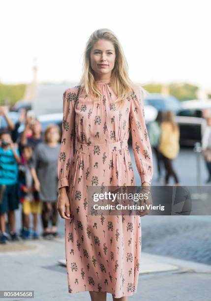 Model Doutzen Kroes outside Miu Miu Cruise Collection during Paris Fashion Week - Haute Couture Fall/Winter 2017-2018 : Day One on July 2, 2017 in...