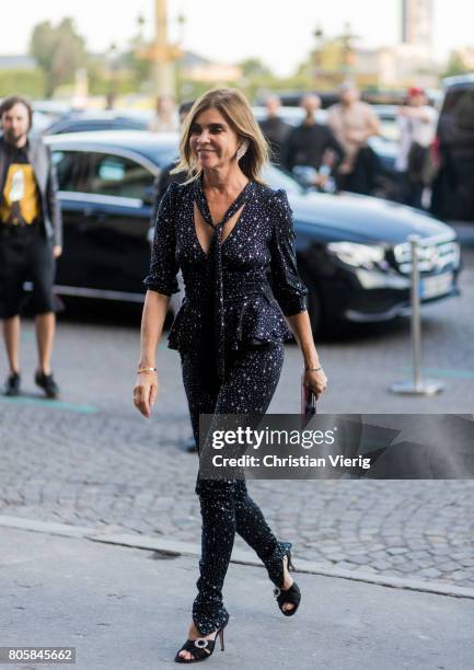 Carine Roitfeld outside Miu Miu Cruise Collection during Paris Fashion Week - Haute Couture Fall/Winter 2017-2018 : Day One on July 2, 2017 in Paris,...