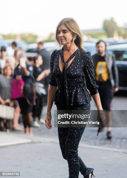 Carine Roitfeld outside Miu Miu Cruise Collection during Paris Fashion Week - Haute Couture Fall/Winter 2017-2018 : Day One on July 2, 2017 in Paris,...