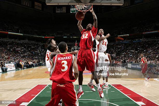 Ed Davis of the East team slam dunks during the McDonald's All-American High School game against the West team on March 26, 2008 at the Bradley...