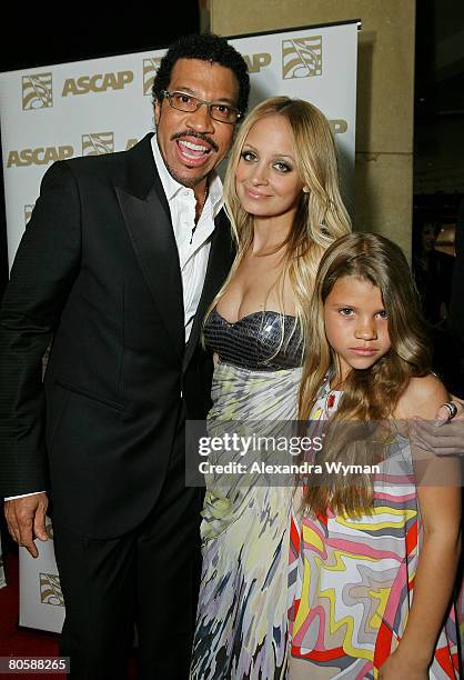 Musician Lionel Richie and daughters Nicole Richie and Sophia Richie pose during the 2008 ASCAP Pop Awards at the Kodak Theatre on April 9, 2008 in...