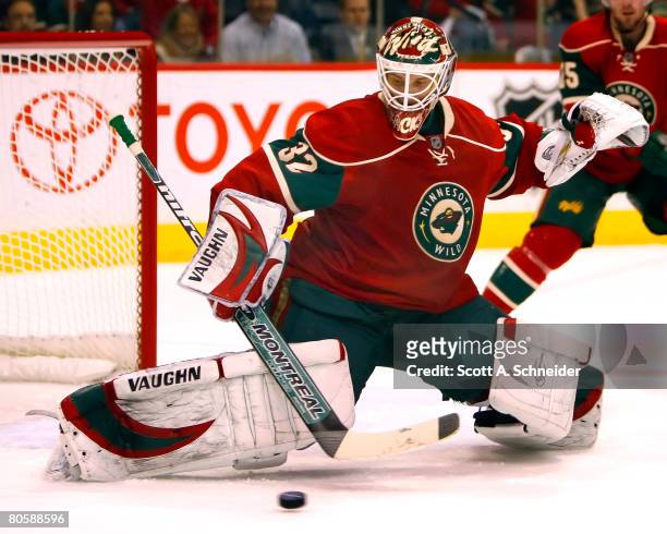 Niklas Backstrom of the Minnesota Wild makes a save during game one of the 2008 NHL quarter-final series April 9, 2008 at the Xcel Energy Center in...