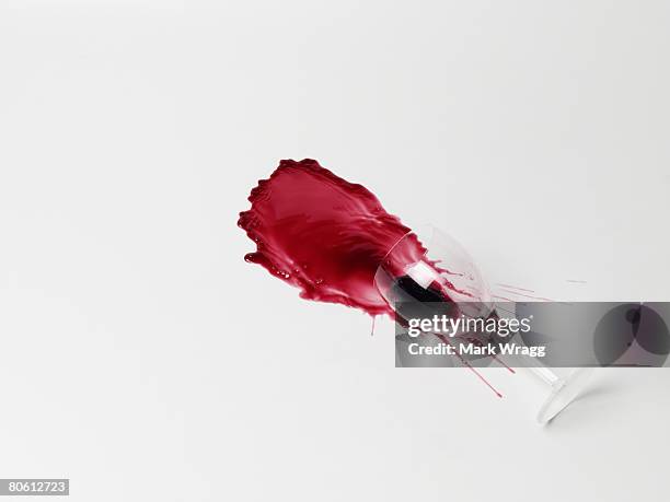 spilled wine - wine stain imagens e fotografias de stock