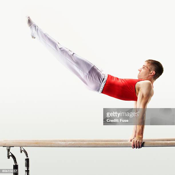gymnast on parallel bars - parallel bars gymnastics equipment 個照片及圖片檔