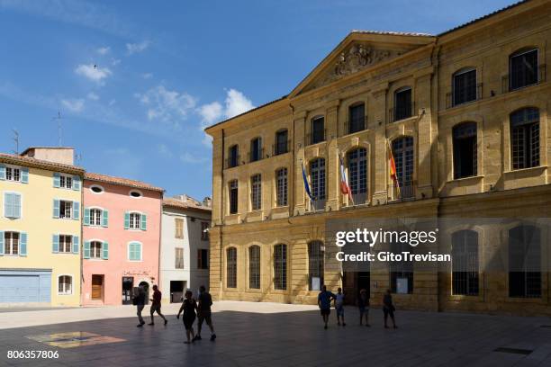 saint-maximin-la-sainte-baume-city ホール - サン＝マクシマン＝ラ＝サント＝ボーム ストックフォトと画像