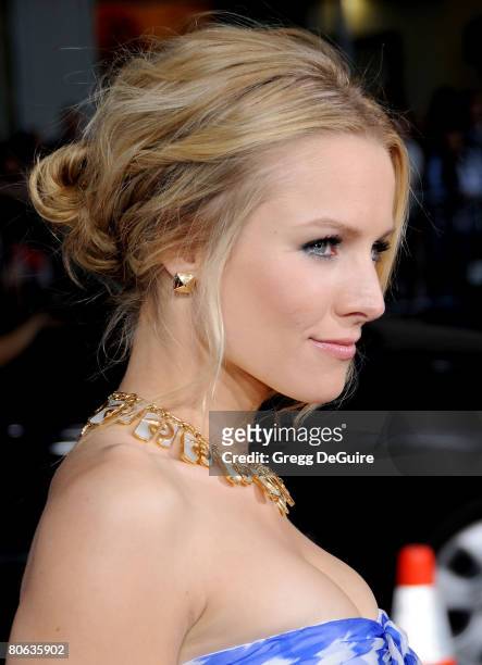 Actress Kristen Bell arrives at Universal Pictures' World Premiere of "Forgetting Sarah Marshall" on April 10, 2008 at Grauman's Chinese Theater in...
