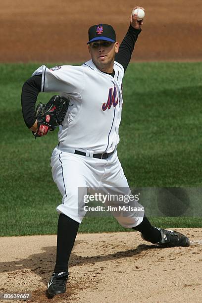 Oliver Perez of the New York Mets pitches against the Philadelphia Phillies during the last home opener at Shea Stadium on April 8, 2008 in the...