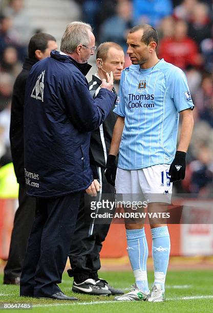 Manchester City's Swedish manager Sven-G?ran Eriksson talks to Manchester City's Bulgarian forward Martin Petrov during the Premier league football...