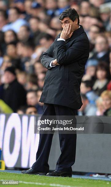 Juande Ramos, manager of Tottenham Hotspur looks on during the Barclays Premier League match between Tottenham Hotspur and Middlesbrough at White...