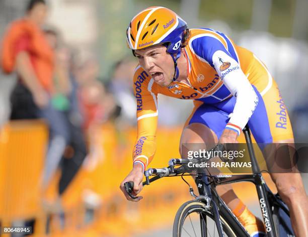 Rabobank's Dutch rider Thomas Dekker takes thrid place in the final time trial on April 12, 2008 of the Tour of the Basque Country and also remains...