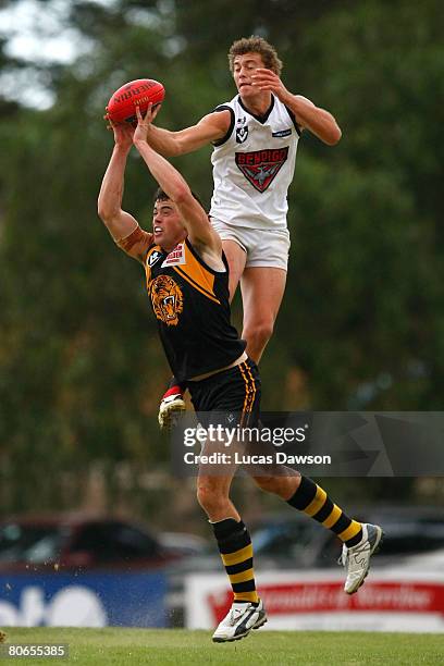 Lachlan McKinnon of Werribee Tigers attempts a mark against Tom Bellchambers of the Bendigo Bombers during the round three VFL match between the...