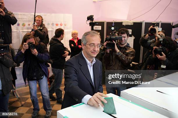 Center-left candidate Democratic party leader Walter Veltroni casts his vote in Italian parliamentary election on April 13, 2008 in Rome, Italy. 47...