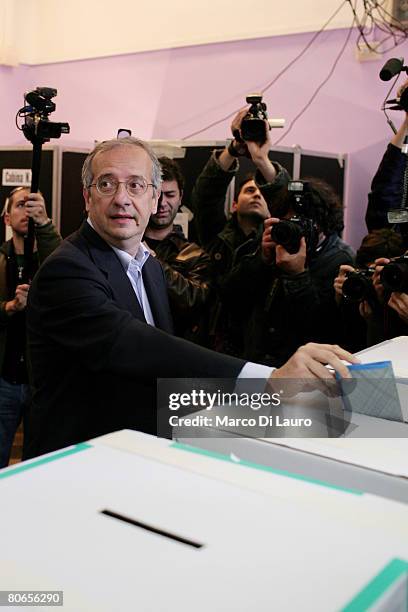 Center-left candidate Democratic party leader Walter Veltroni casts his vote in Italian parliamentary election on April 13, 2008 in Rome, Italy. 47...