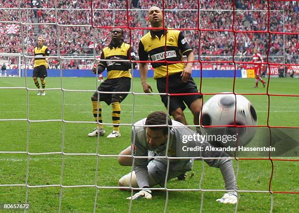 Florian Kringe, Tinga, Dede and keeper Marc Ziegler of Dortmund reacts after receiving the second goal during the Bundesliga match between Bayern...
