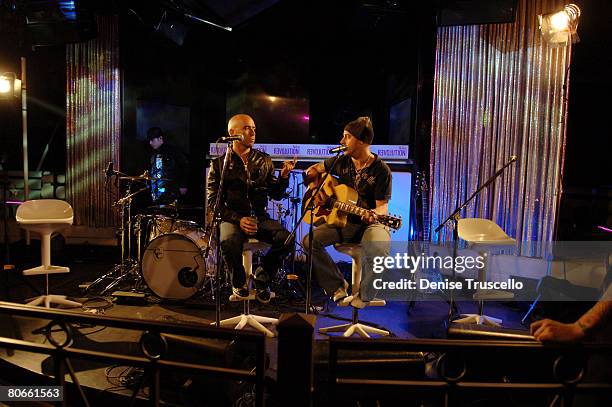 Dougherty Singer Chris Daughtry Live In Concert Photos and Premium High Res Pictures ...
