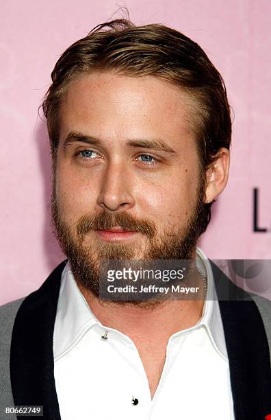 Actor Ryan Gosling arrives at the Lars and The Real Girl Los Angeles Premiere at the Academy Theatre on October 2, 2007 in Beverly Hills, California.