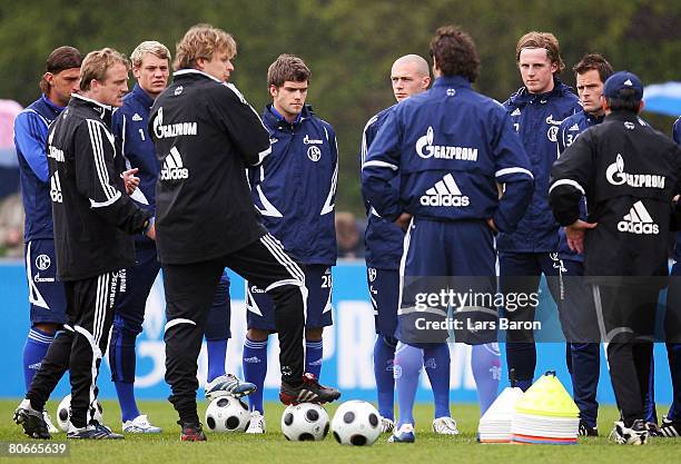 New coach Mike Bueskens speaks to the players next to Youri Mulder during a FC Schalke 04 training session at the Veltins Arena on April 14, 2008 in...