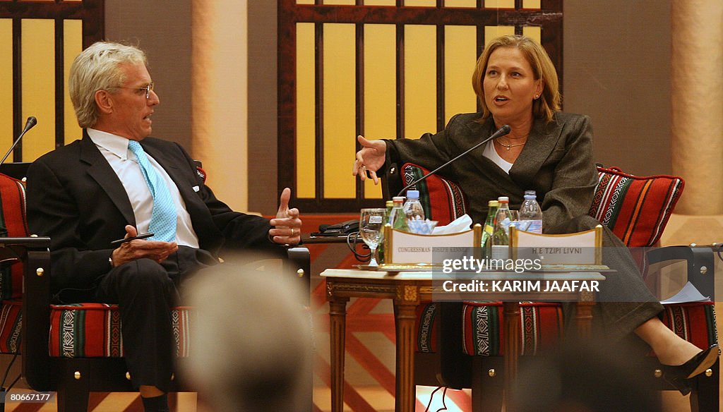 Israeli Foreign Minister Tzipi Livni (R)