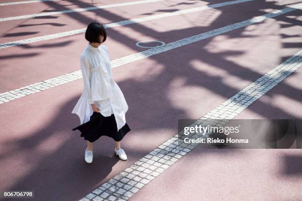 portrait of young woman - rieko honma stock-fotos und bilder