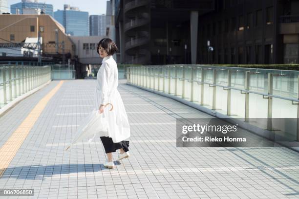 portrait of young woman - rieko honma stock-fotos und bilder