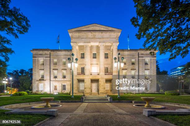 carolina do norte capitol em crepúsculo e.u.a. raleigh nc - raleigh - fotografias e filmes do acervo