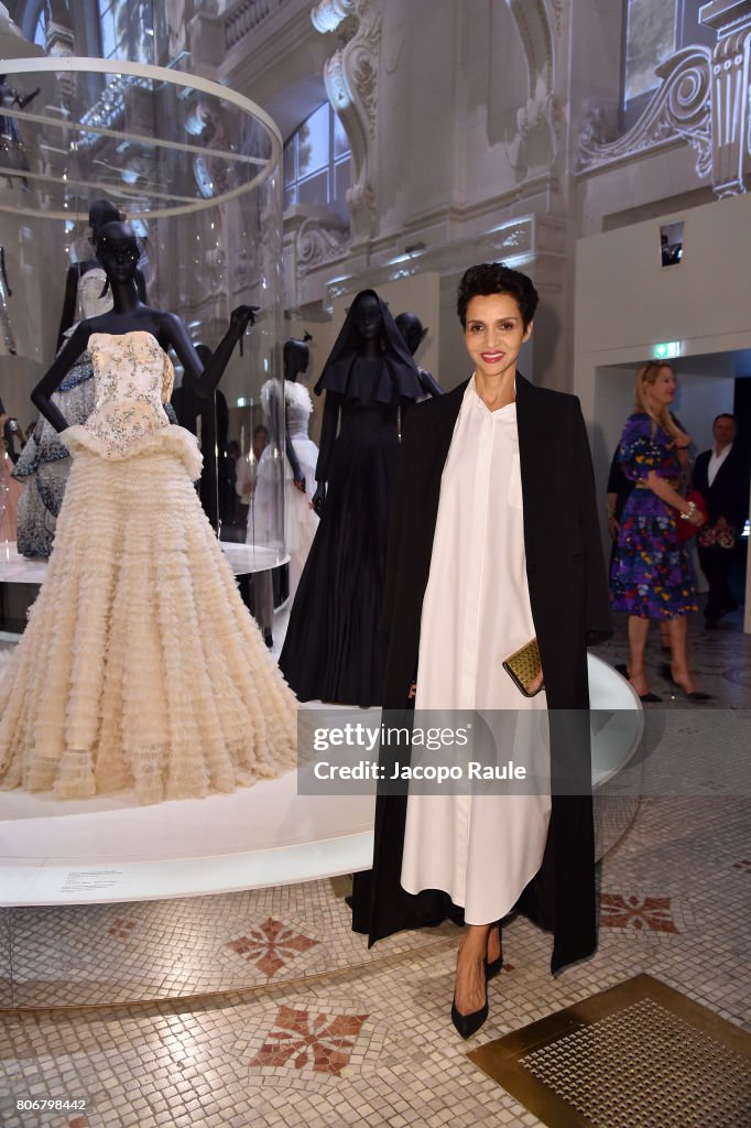 landheer Verzadigen Tropisch Farida Khelfa attends 'Christian Dior, couturier du reve' Exhibition...  News Photo - Getty Images