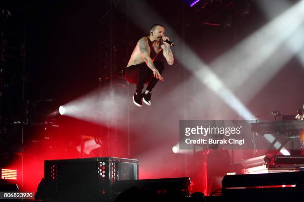 Chester Bennington of Linkin Park performs at The O2 Arena on July 3, 2017 in London, England.