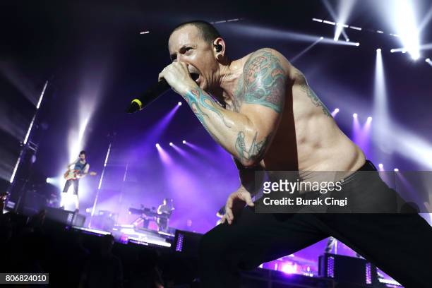Chester Bennington of Linkin Park performs at The O2 Arena on July 3, 2017 in London, England.
