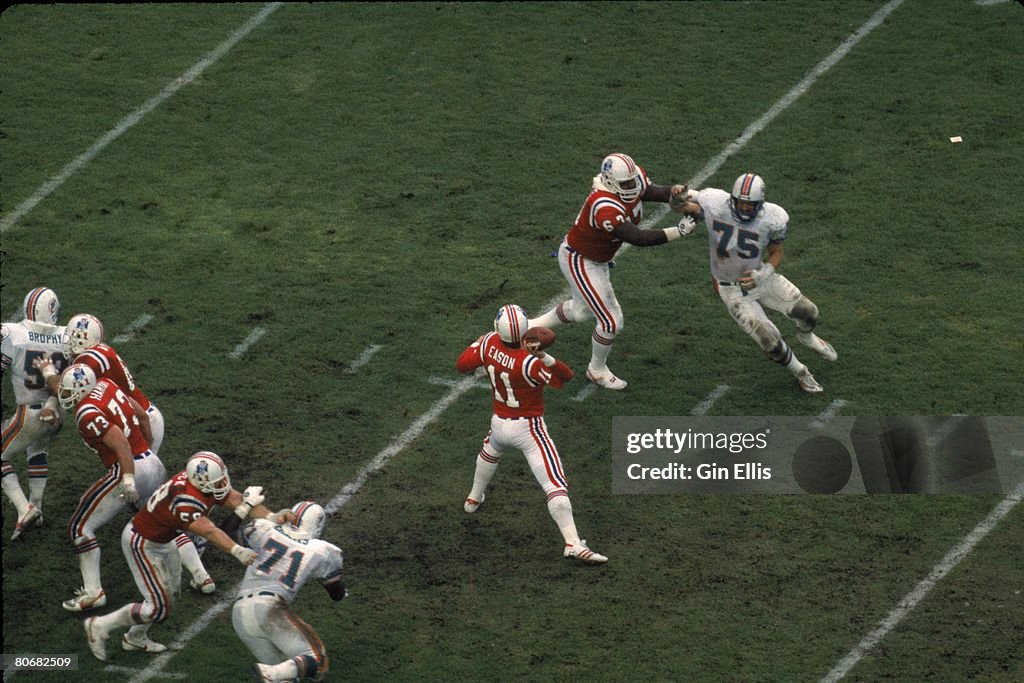 1985 Patriots Roster Quarterback Tony Eason of the New England Patriots throws a touchdown ...