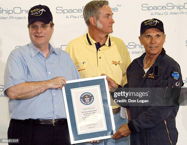 Mike Melvill Photos and Premium High Res Pictures - Getty Images