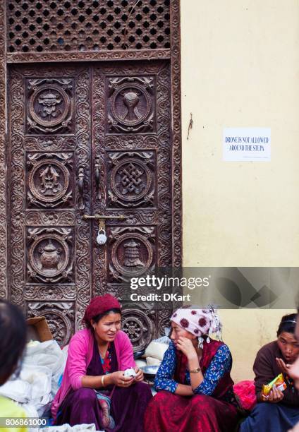 nepalian family - nepal family stock pictures, royalty-free photos & images