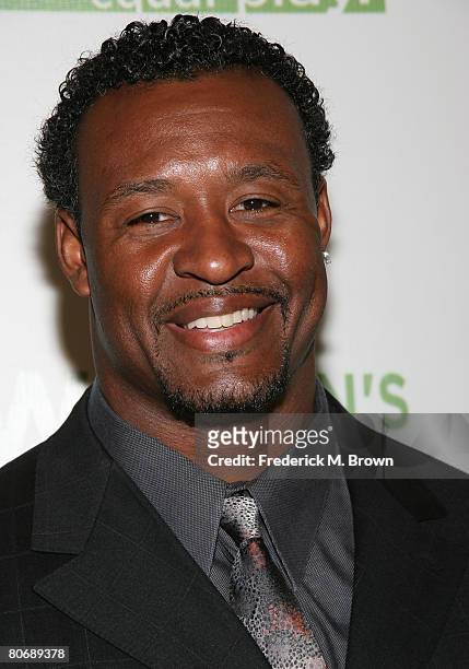 Football player Willie McGinest arrives at Women's Sports Foundation's "Billie Awards" held at the Beverly Hilton Hotel on April 15, 2008 in Beverly...
