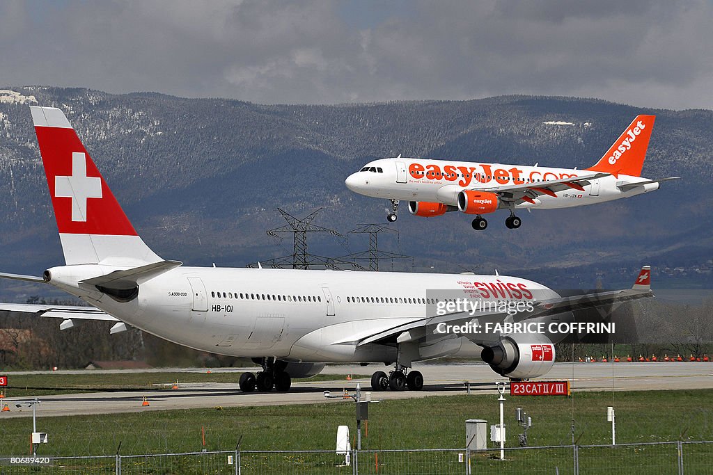A plane of low cost airline Easyjet land