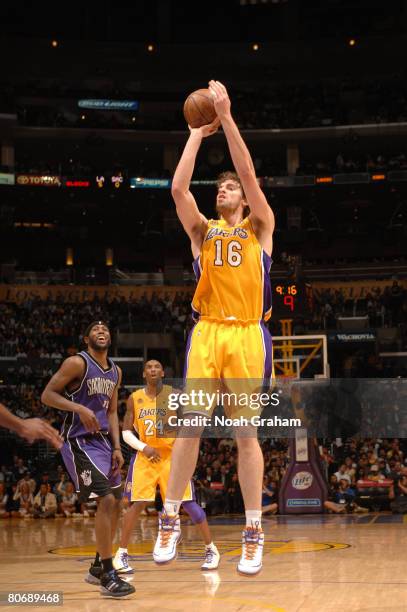 Pau Gasol of the Los Angeles Lakers shoots during the game against the Sacramento Kings at Staples Center on April 15, 2008 in Los Angeles,...