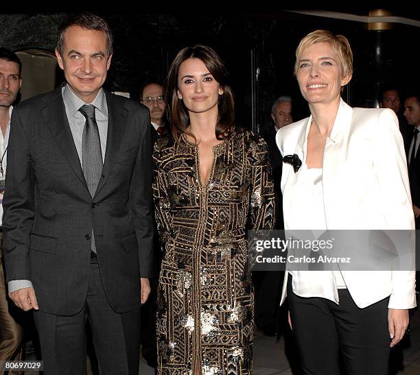 Spanish Prime Minister Jose Luis Rodriguez Zapatero , his wife Sonsoles Espinosa and actress Penelope Cruz attend the premiere of "Elegy" on April...