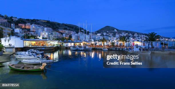 evening in sarande, albania - avondschemering fotografías e imágenes de stock