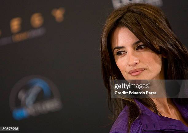 Actress Penelope Cruz attends a photocall for "Elegy" at the Intercontinental Hotel on April 16, 2008 in Madrid, Spain.