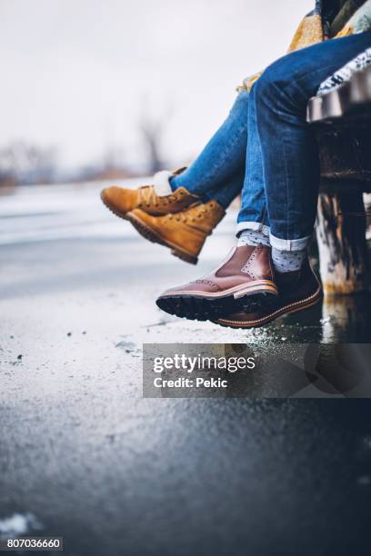 amor en el lago de congelados - woman boots fotografías e imágenes de stock