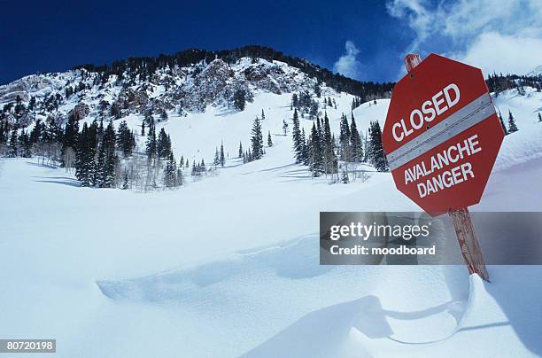closed avalanche danger sign on slope - avalancha fotografías e imágenes de stock