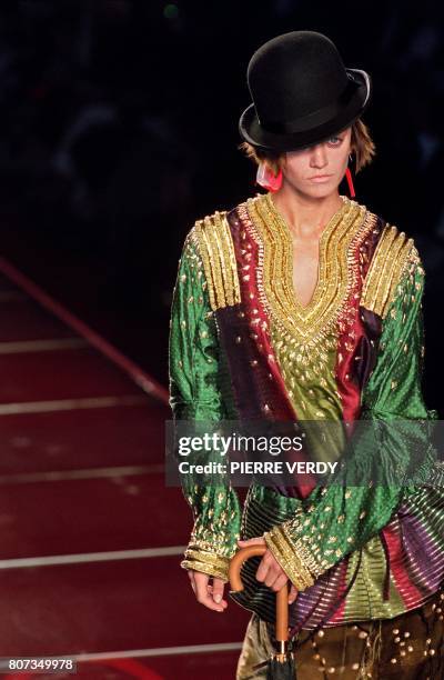 Dior Spring 2001 Hautecouture 2001 Photos and Premium High Res Pictures - Getty Images