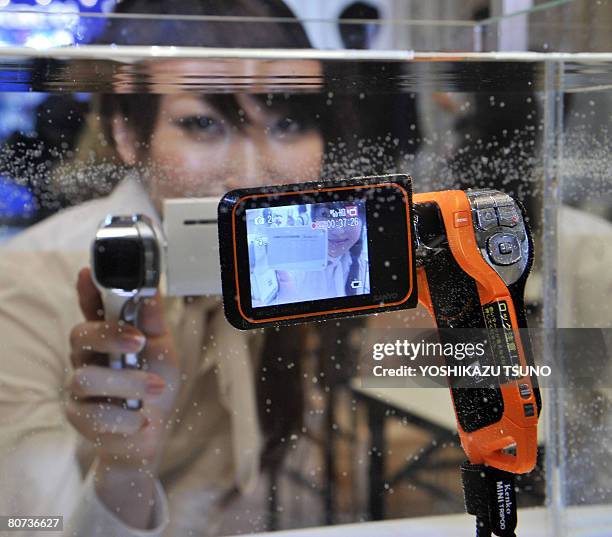 Ca8 Mini Camera 76 Sanyo Xacti Photos & High Res Pictures - Getty Images