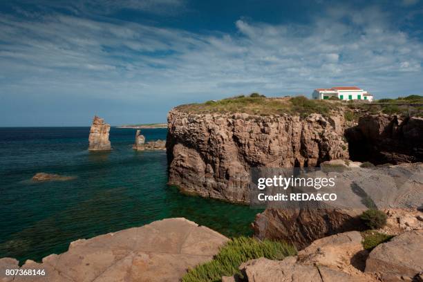 Le colonne. Casa sulla scogliera. House on the cliff. Carloforte. Carbonia-Iglesias. Sardinia. Italy. Europe.